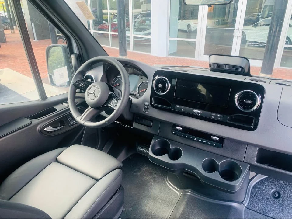 2025 Mercedes-Benz VS30 Sprinter - Image 5 of 8