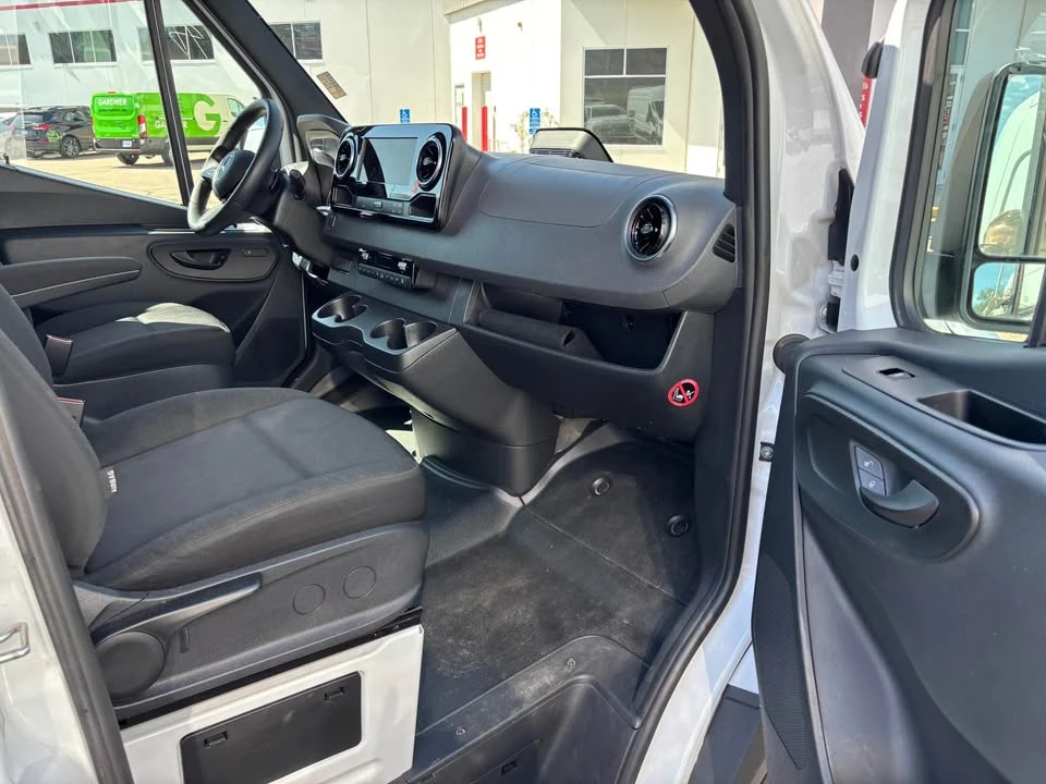 2025 Mercedes-Benz VS30 Sprinter - Image 14 of 16