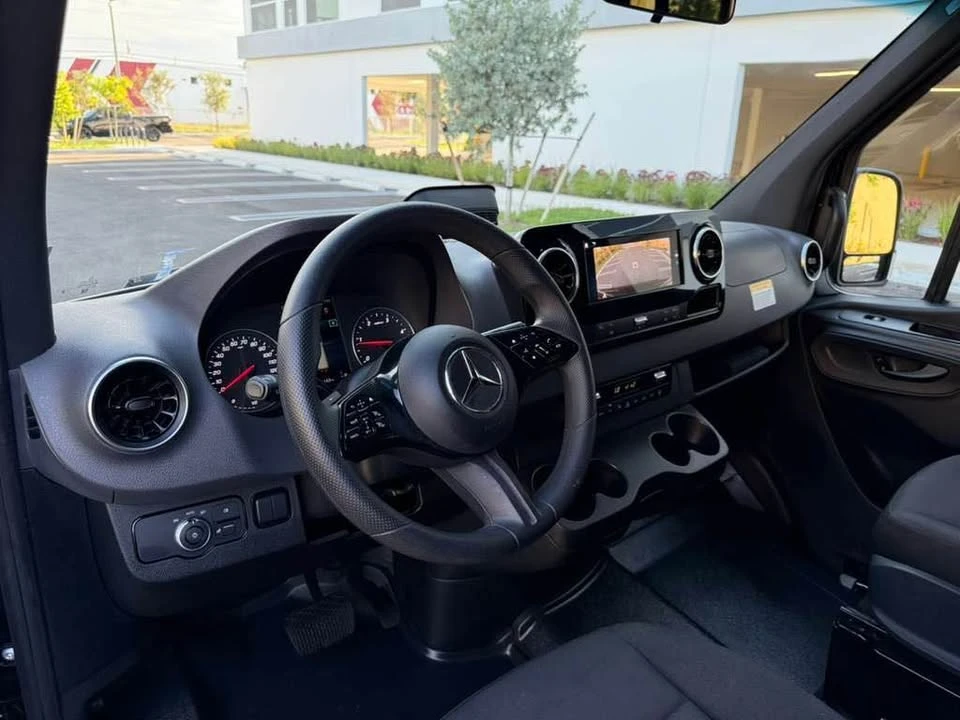 2025 Mercedes-Benz VS30 Sprinter - Image 10 of 15