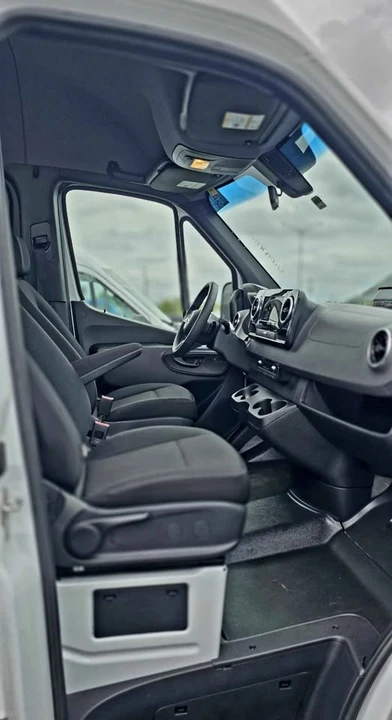 2025 Mercedes-Benz VS30 Sprinter - Image 12 of 17