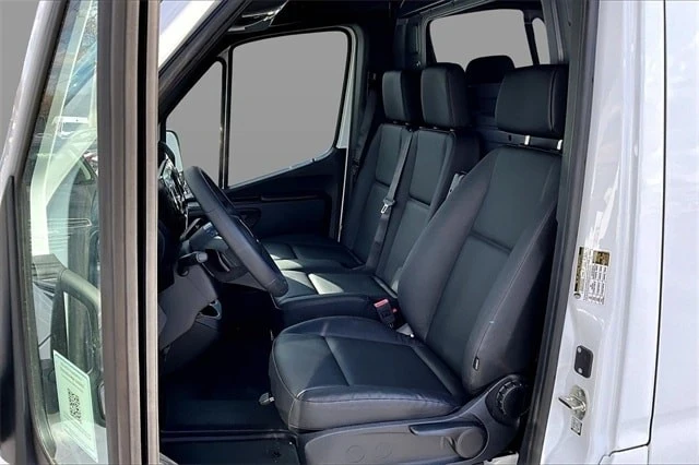 2025 Mercedes-Benz VS30 Sprinter - Image 12 of 18