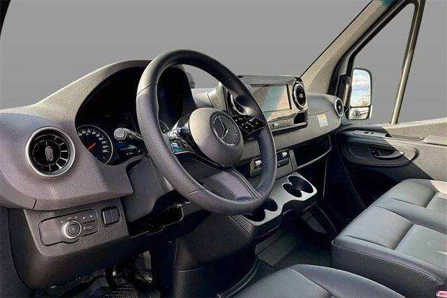 2025 Mercedes-Benz VS30 Sprinter - Image 8 of 18