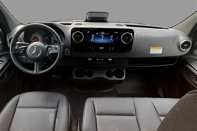 2025 Mercedes-Benz VS30 Sprinter - Image 7 of 18
