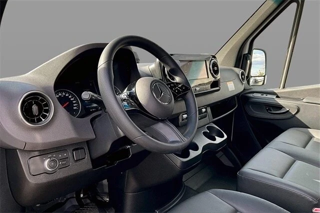 2025 Mercedes-Benz VS30 Sprinter - Image 8 of 12