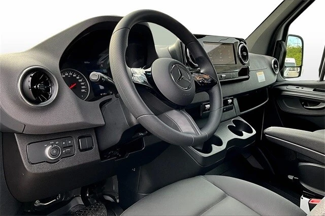 2025 Mercedes-Benz VS30 Sprinter - Image 8 of 12