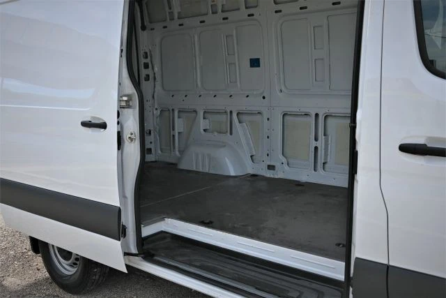 2025 Mercedes-Benz VS30 Sprinter - Image 10 of 19