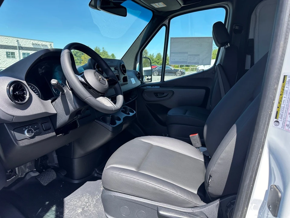 2025 Mercedes-Benz VS30 Sprinter - Image 9 of 21