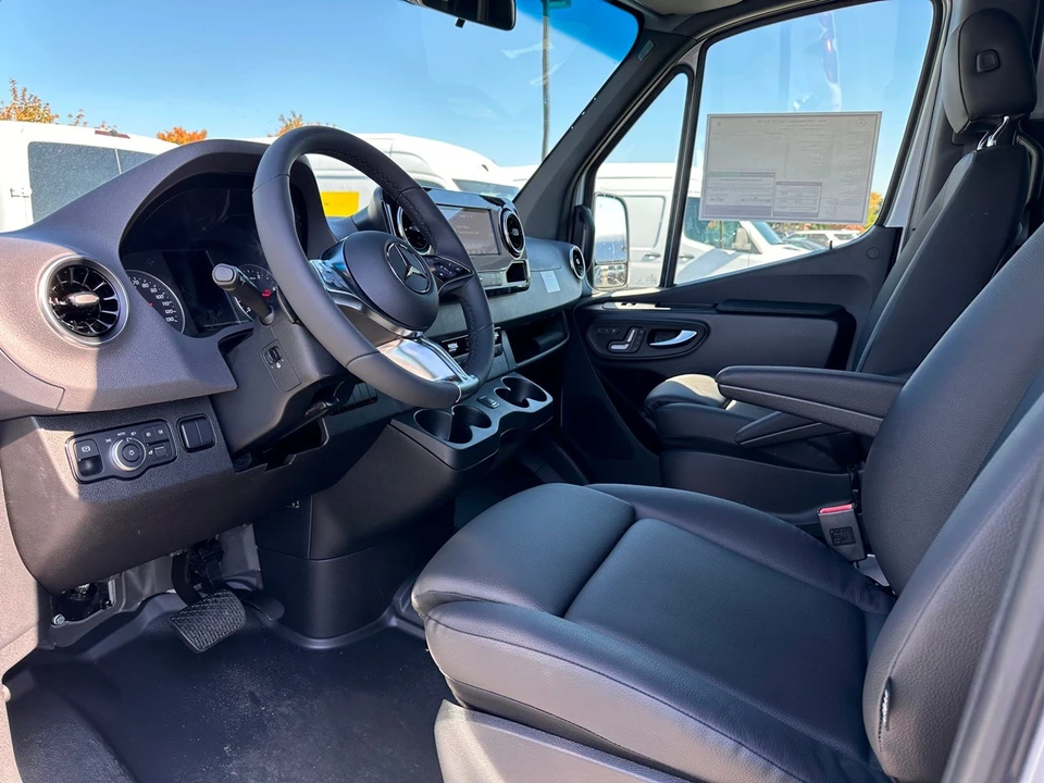 2025 Mercedes-Benz VS30 Sprinter - Image 9 of 21