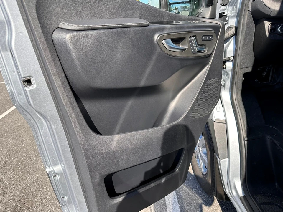 2025 Mercedes-Benz VS30 Sprinter - Image 10 of 21