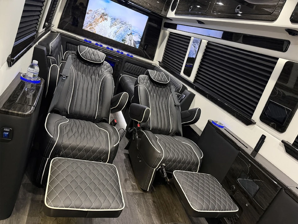 2025 Mercedes-Benz VS30 Sprinter - Image 2 of 12