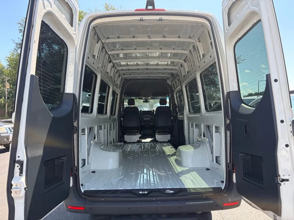 2025 Mercedes-Benz VS30 Sprinter - Image 7 of 17