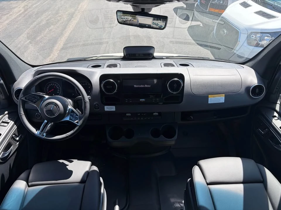 2025 Mercedes-Benz VS30 Sprinter - Image 10 of 17