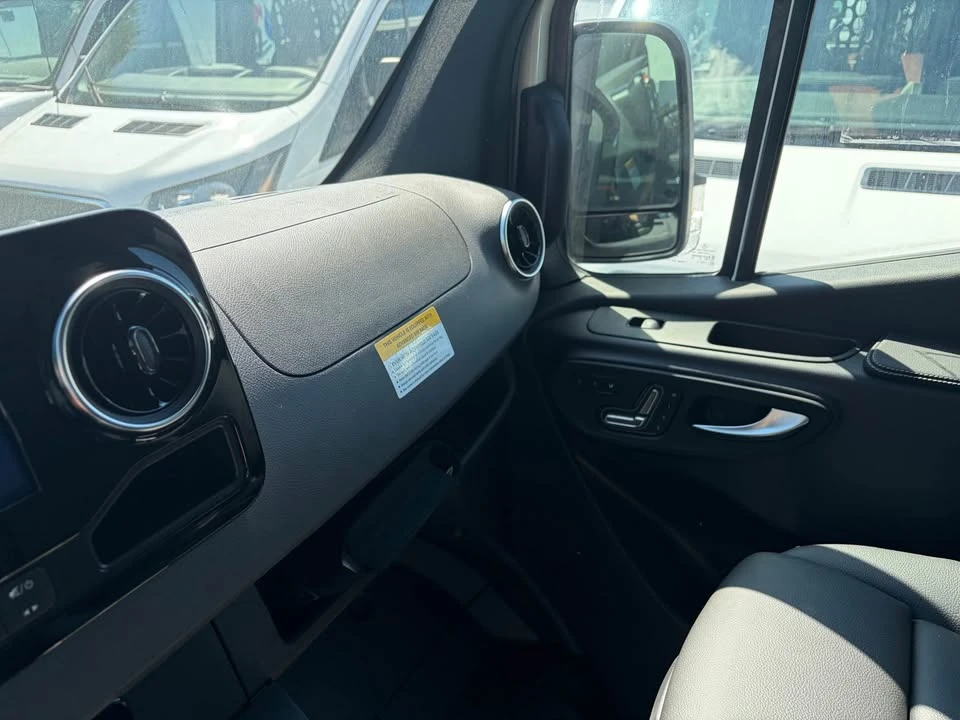 2025 Mercedes-Benz VS30 Sprinter - Image 16 of 17