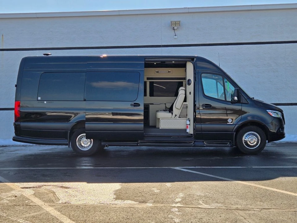 2025 Mercedes-Benz VS30 Sprinter - Image 8 of 21