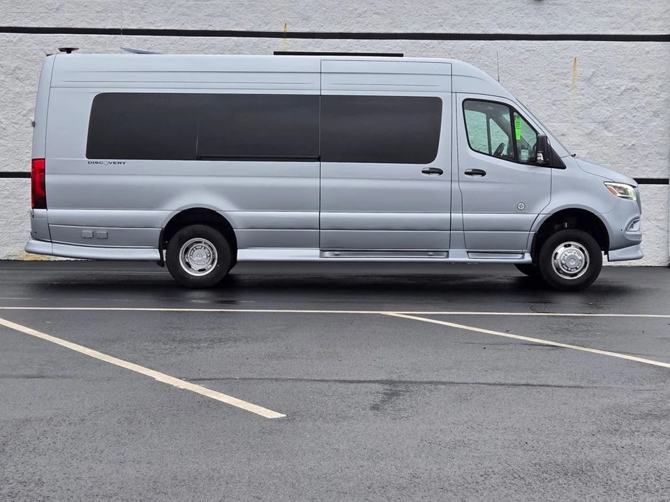 2025 Mercedes-Benz VS30 Sprinter - Image 8 of 12