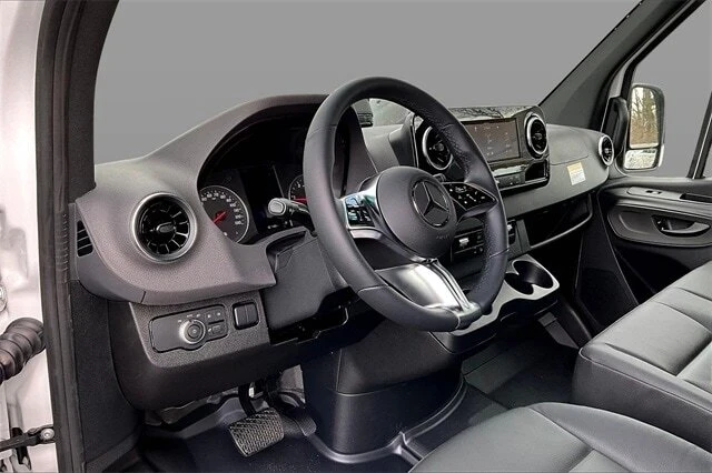 2025 Mercedes-Benz VS30 Sprinter - Image 8 of 17
