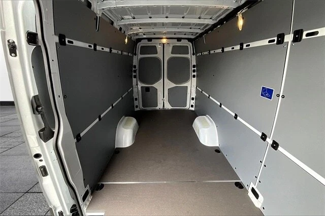 2025 Mercedes-Benz VS30 Sprinter - Image 13 of 17