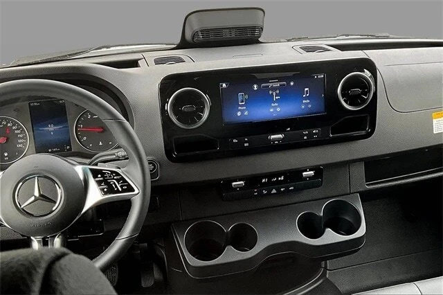 2025 Mercedes-Benz VS30 Sprinter - Image 10 of 17