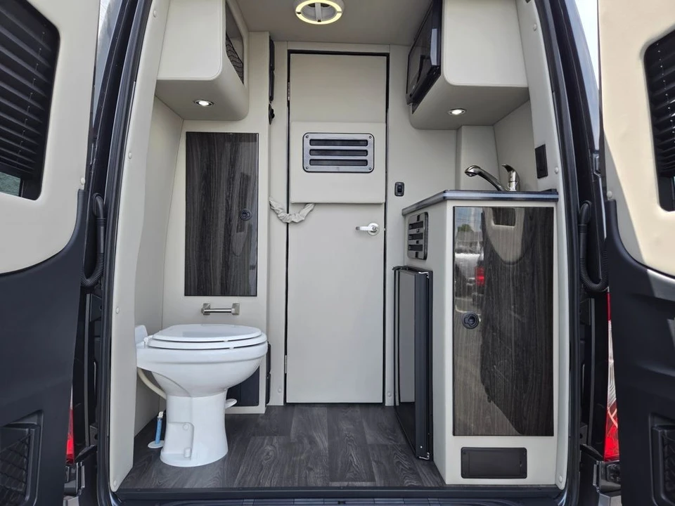 2025 Mercedes-Benz VS30 Sprinter - Image 5 of 12