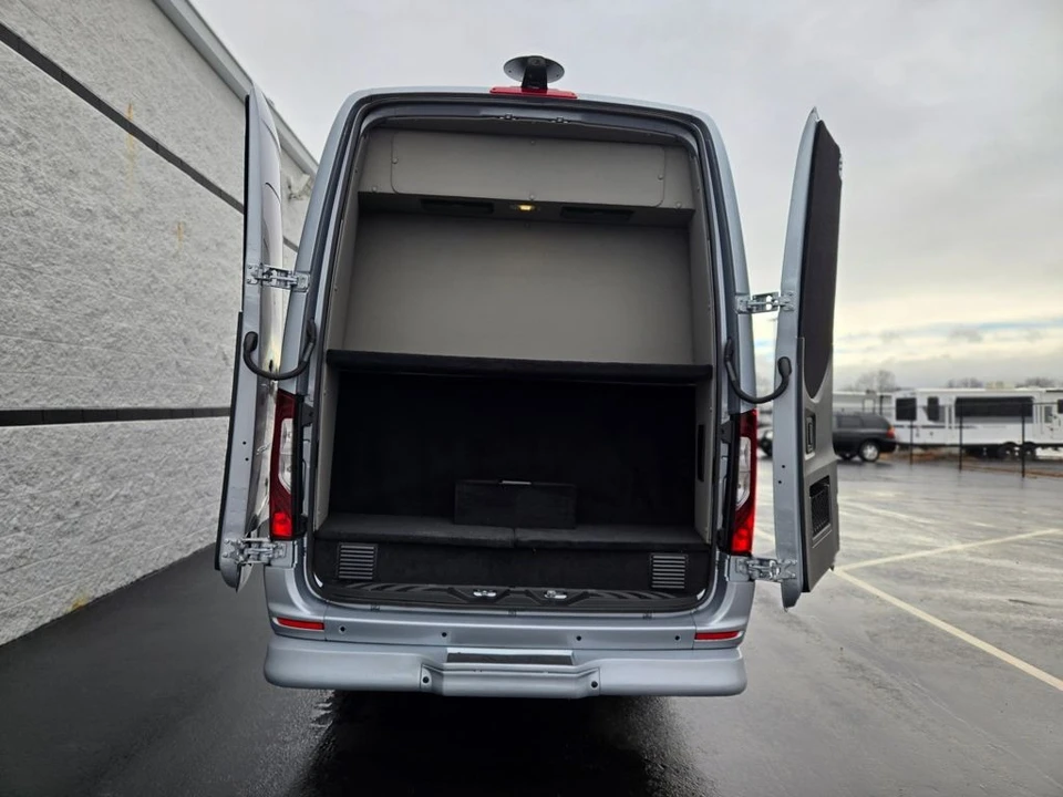 2025 Mercedes-Benz VS30 Sprinter - Image 10 of 21