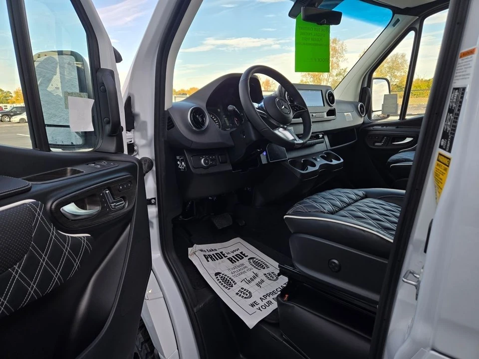 2025 Mercedes-Benz VS30 Sprinter - Image 10 of 21