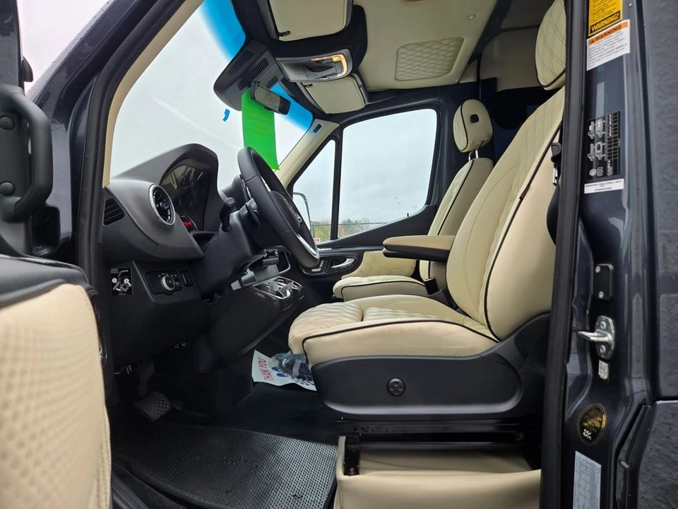2025 Mercedes-Benz VS30 Sprinter - Image 8 of 21