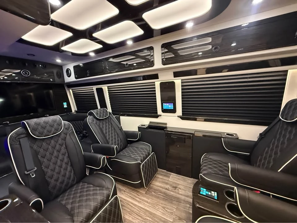 2025 Mercedes-Benz Sprinter - Image 7 of 9