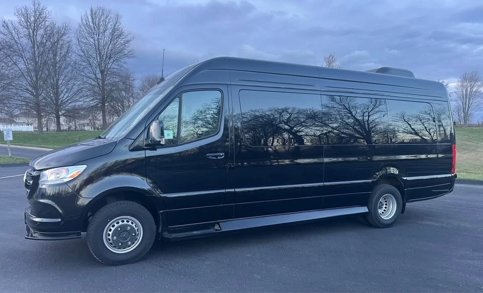 2025 Mercedes-Benz VS30 Sprinter - Image 2 of 19