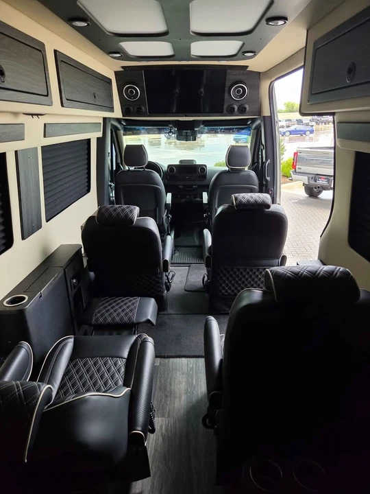 2025 Mercedes-Benz VS30 Sprinter - Image 8 of 12