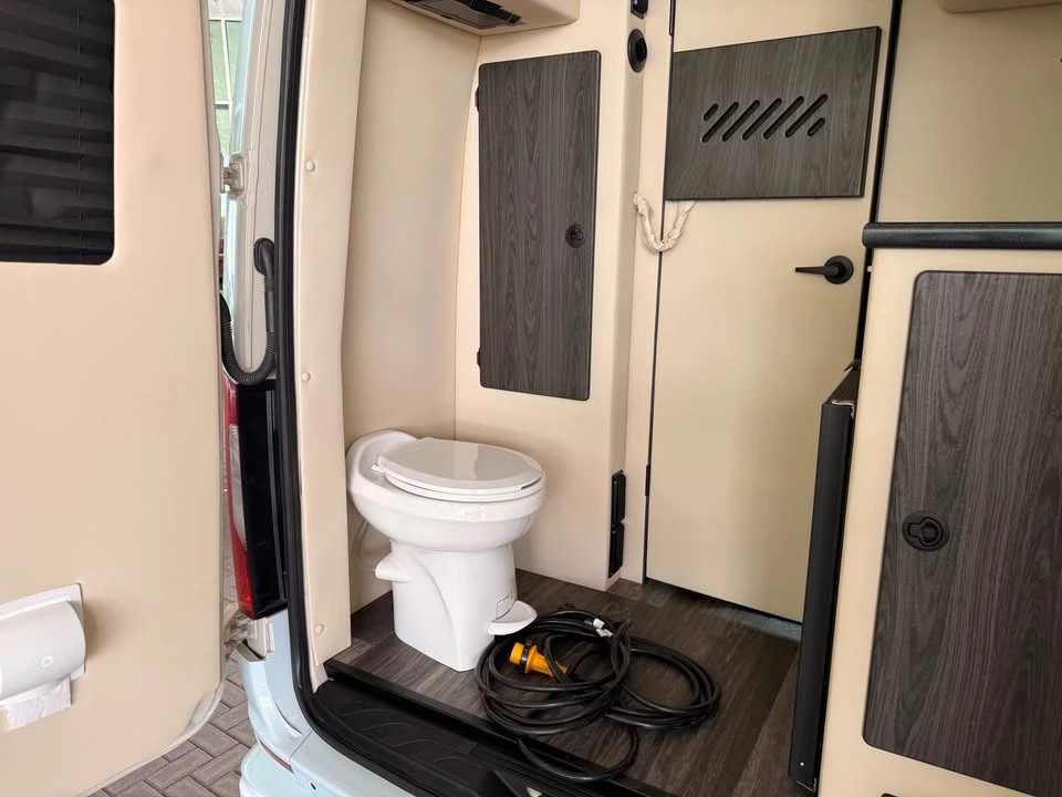 2025 Mercedes-Benz VS30 Sprinter - Image 11 of 12
