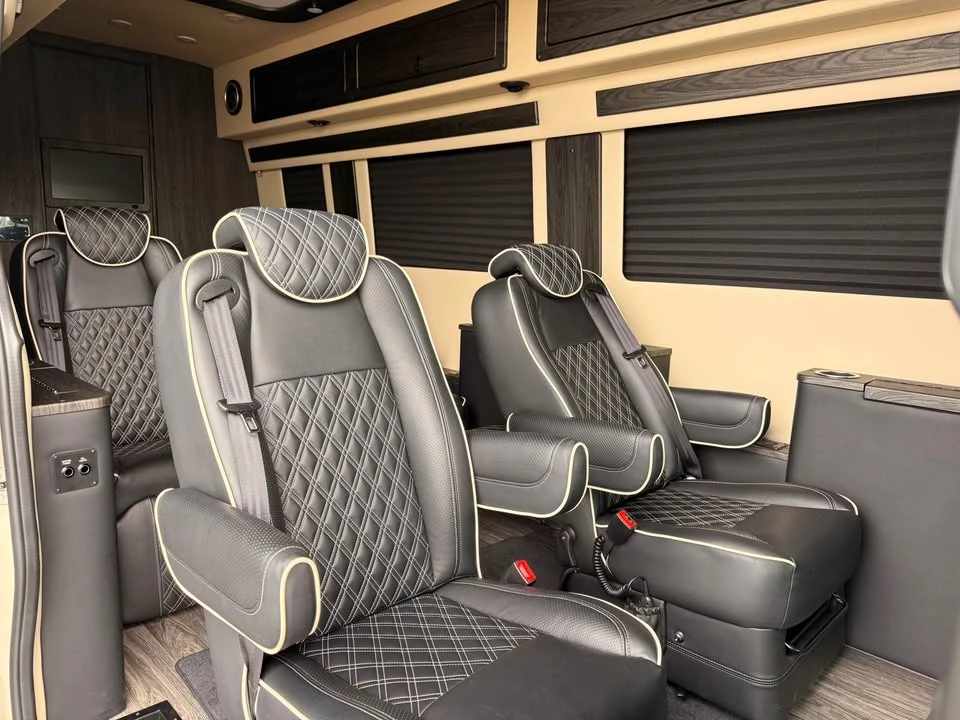 2025 Mercedes-Benz VS30 Sprinter - Image 9 of 12