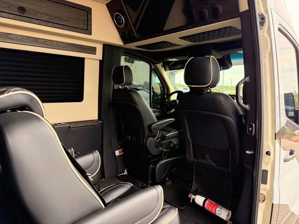 2025 Mercedes-Benz VS30 Sprinter - Image 8 of 12