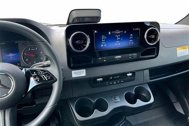 2025 Mercedes-Benz VS30 Sprinter - Image 10 of 18
