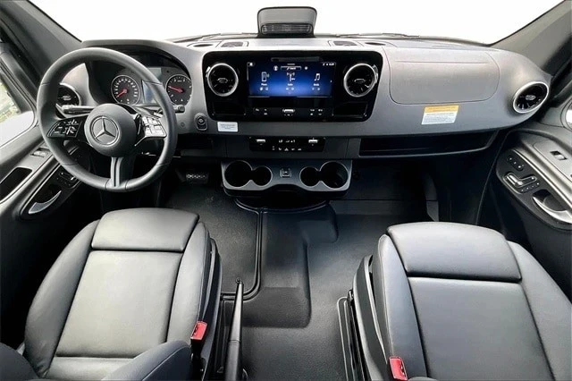 2025 Mercedes-Benz VS30 Sprinter - Image 7 of 18