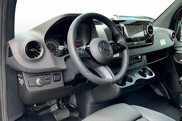 2025 Mercedes-Benz VS30 Sprinter - Image 8 of 18