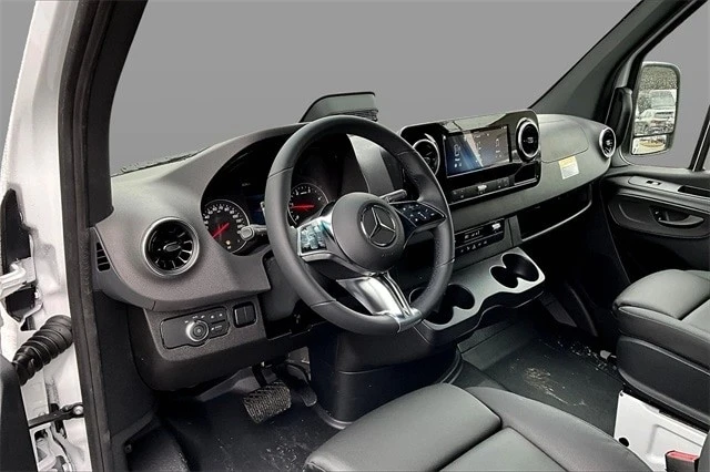 2025 Mercedes-Benz VS30 Sprinter - Image 8 of 18