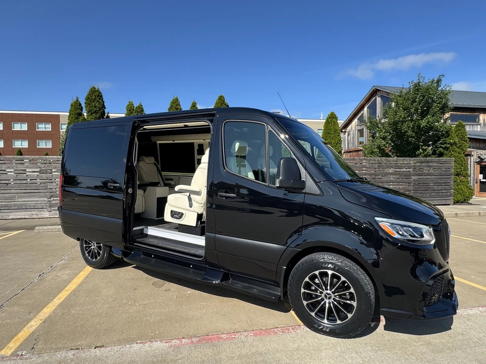 2025 Mercedes-Benz VS30 Sprinter - Image 3 of 20
