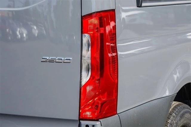 2025 Mercedes-Benz VS30 Sprinter - Image 8 of 12