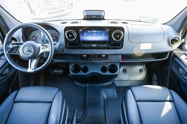 2025 Mercedes-Benz VS30 Sprinter - Image 10 of 12