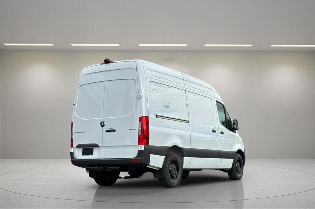 2025 Mercedes-Benz VS30 Sprinter - Image 4 of 12