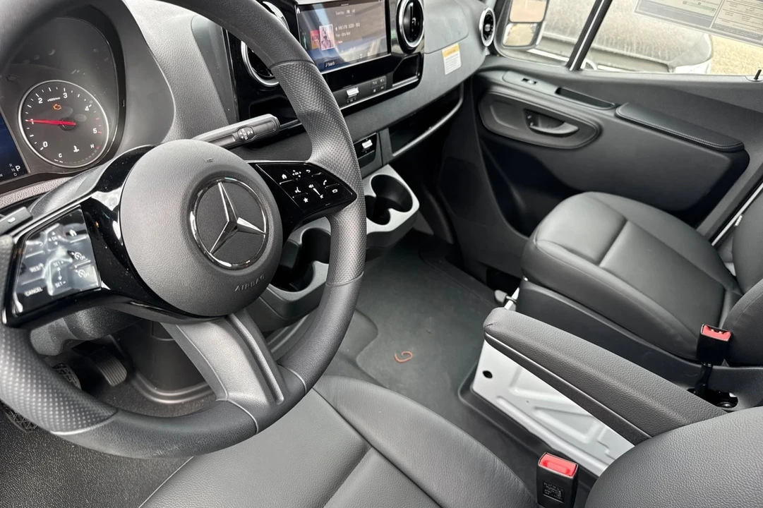 2025 Mercedes-Benz VS30 Sprinter - Image 10 of 12