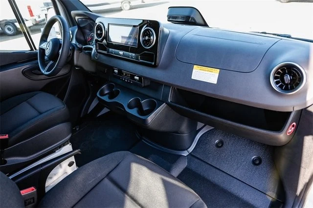 2025 Mercedes-Benz VS30 Sprinter - Image 10 of 12
