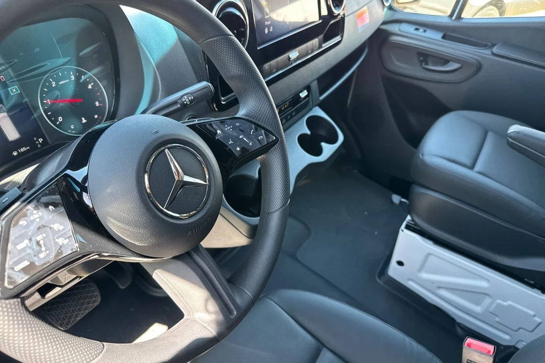 2025 Mercedes-Benz VS30 Sprinter - Image 10 of 12