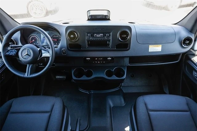2025 Mercedes-Benz VS30 Sprinter - Image 10 of 12