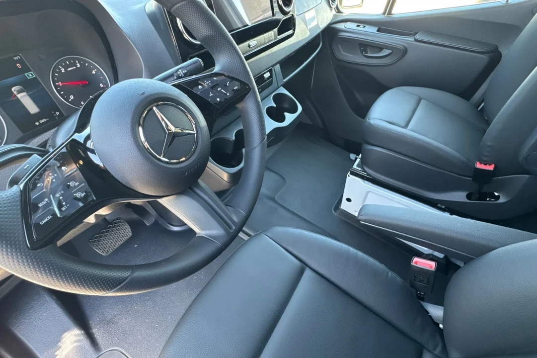 2025 Mercedes-Benz VS30 Sprinter - Image 10 of 12