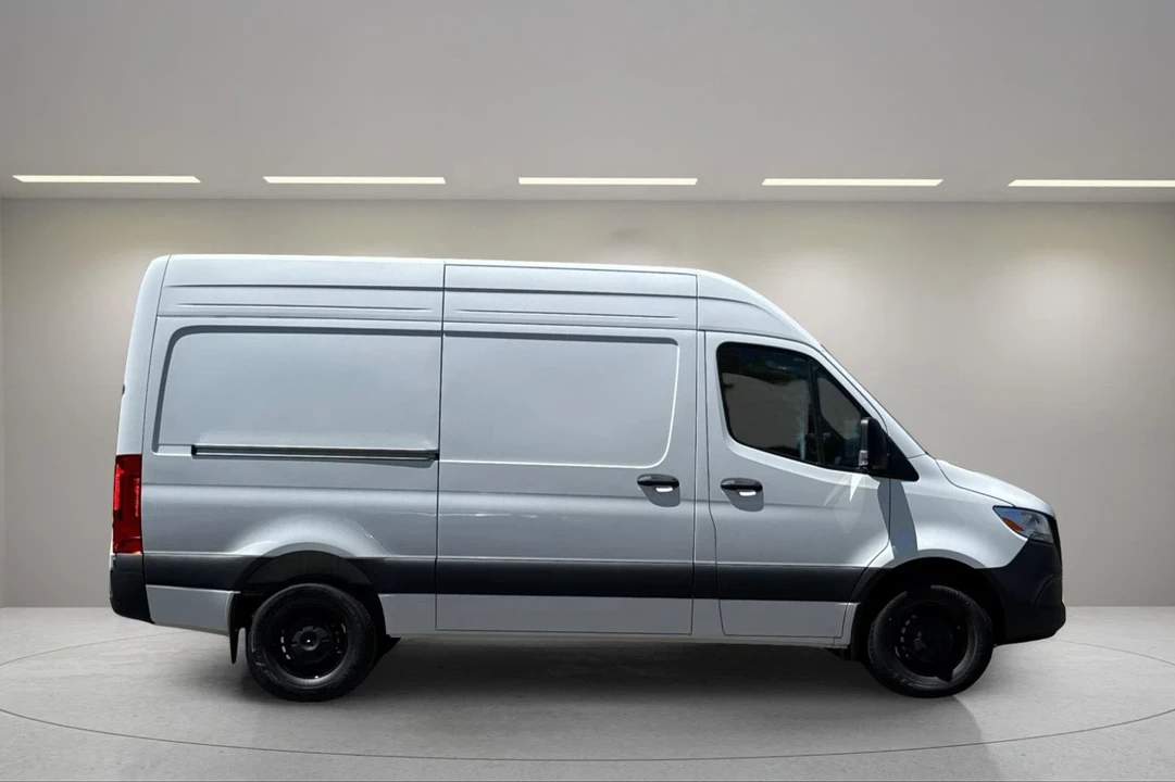 2025 Mercedes-Benz VS30 Sprinter - Image 3 of 12