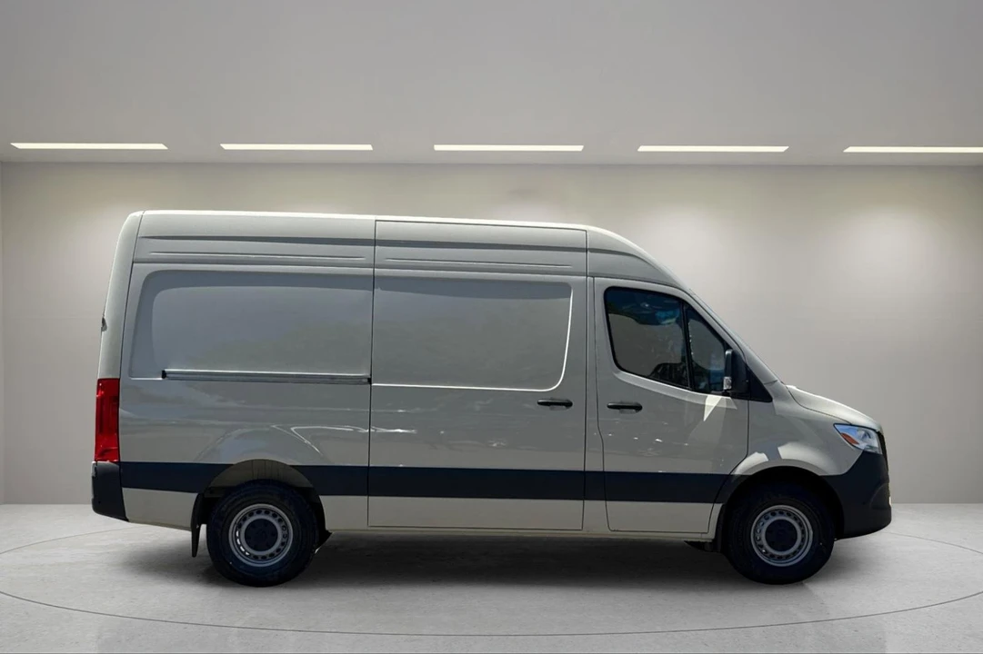 2025 Mercedes-Benz VS30 Sprinter - Image 3 of 12