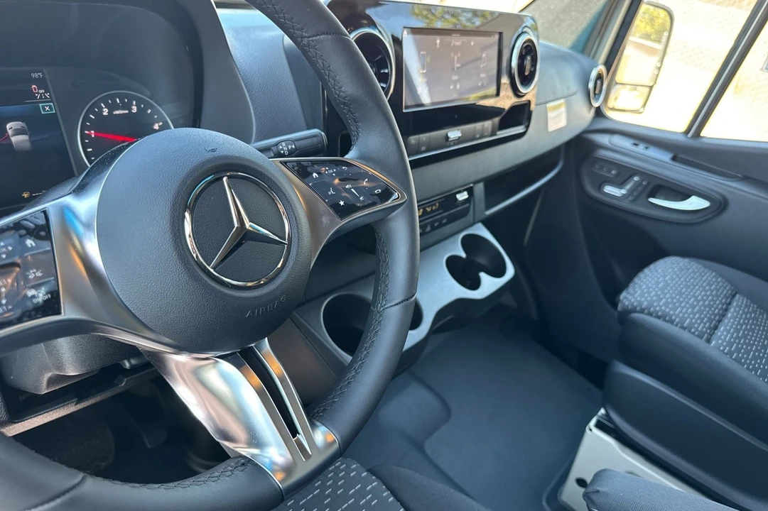 2025 Mercedes-Benz VS30 Sprinter - Image 10 of 12