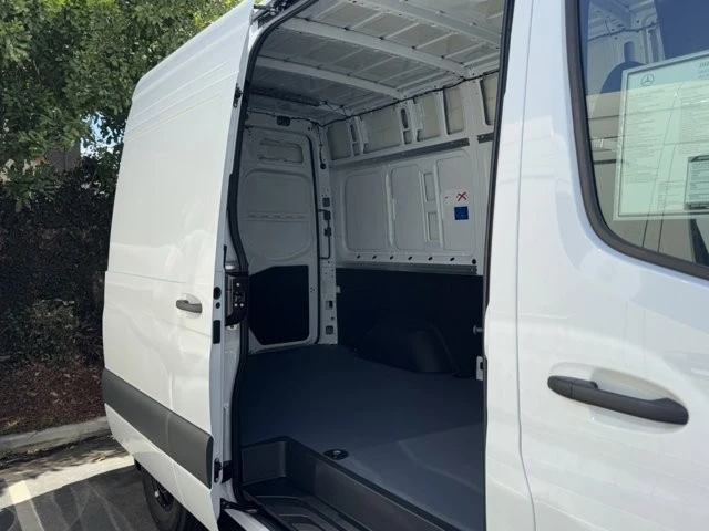 2025 Mercedes-Benz VS30 Sprinter - Image 11 of 12
