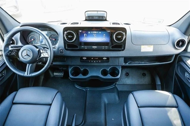 2025 Mercedes-Benz VS30 Sprinter - Image 10 of 12